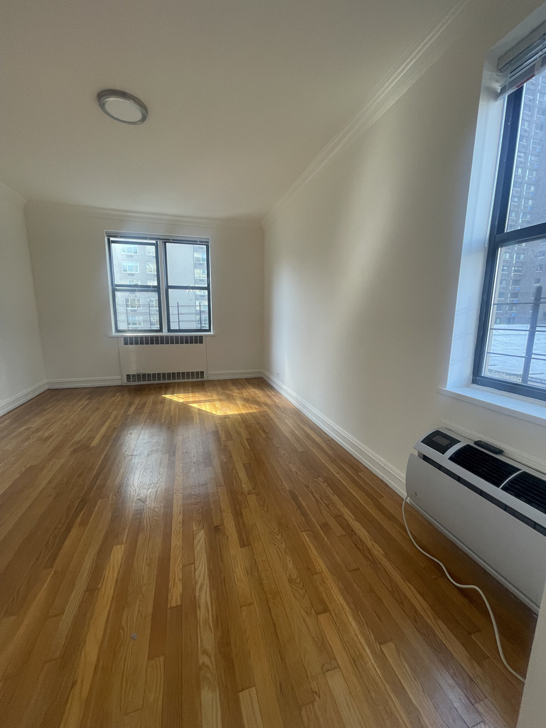 York Avenue - Photo 11