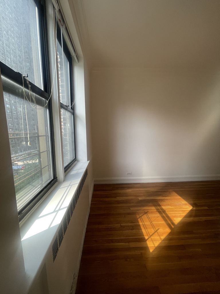 York Avenue - Photo 7