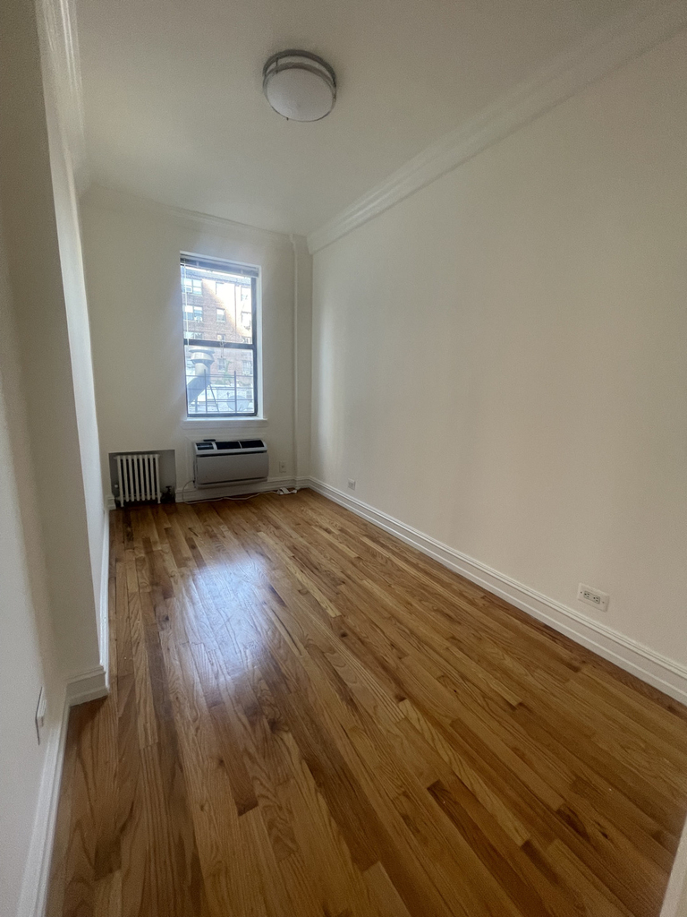 York Avenue - Photo 10