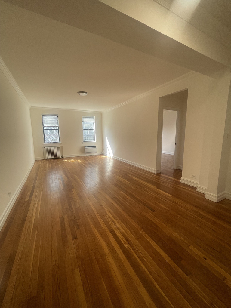 York Avenue - Photo 0