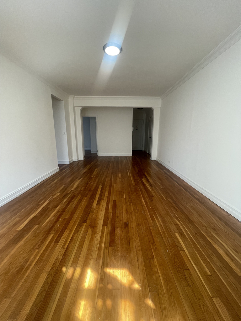 York Avenue - Photo 2