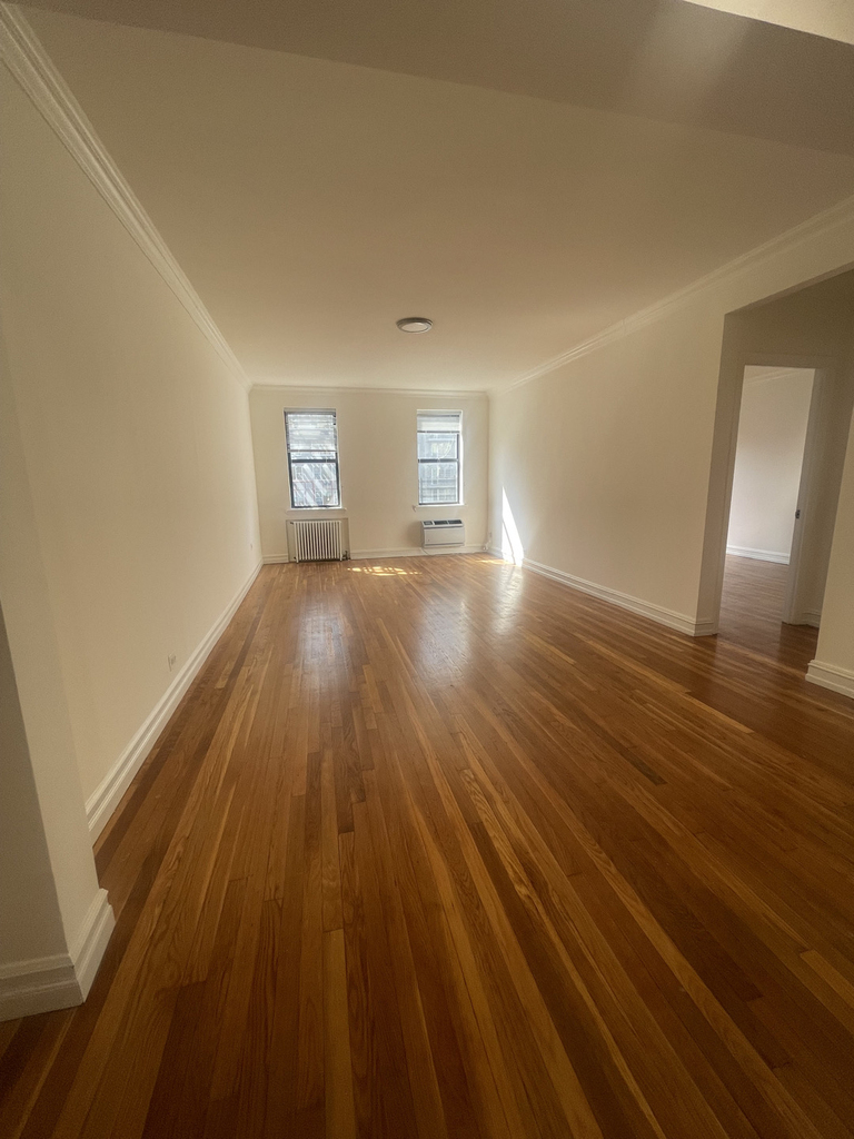 York Avenue - Photo 3