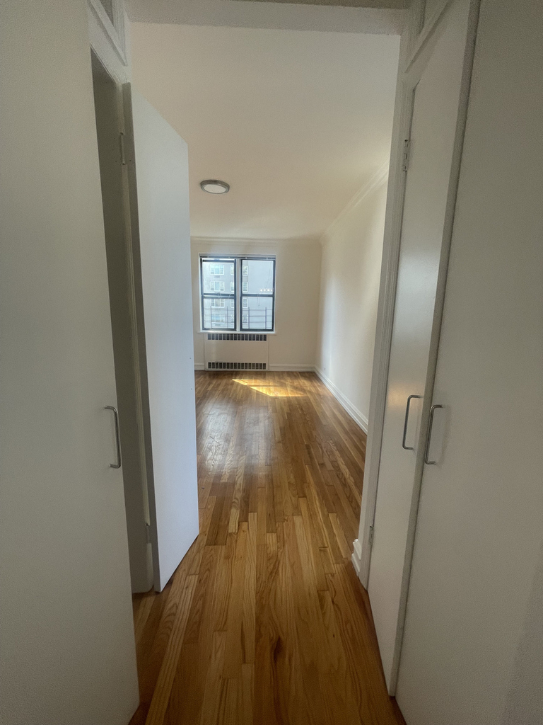 York Avenue - Photo 6