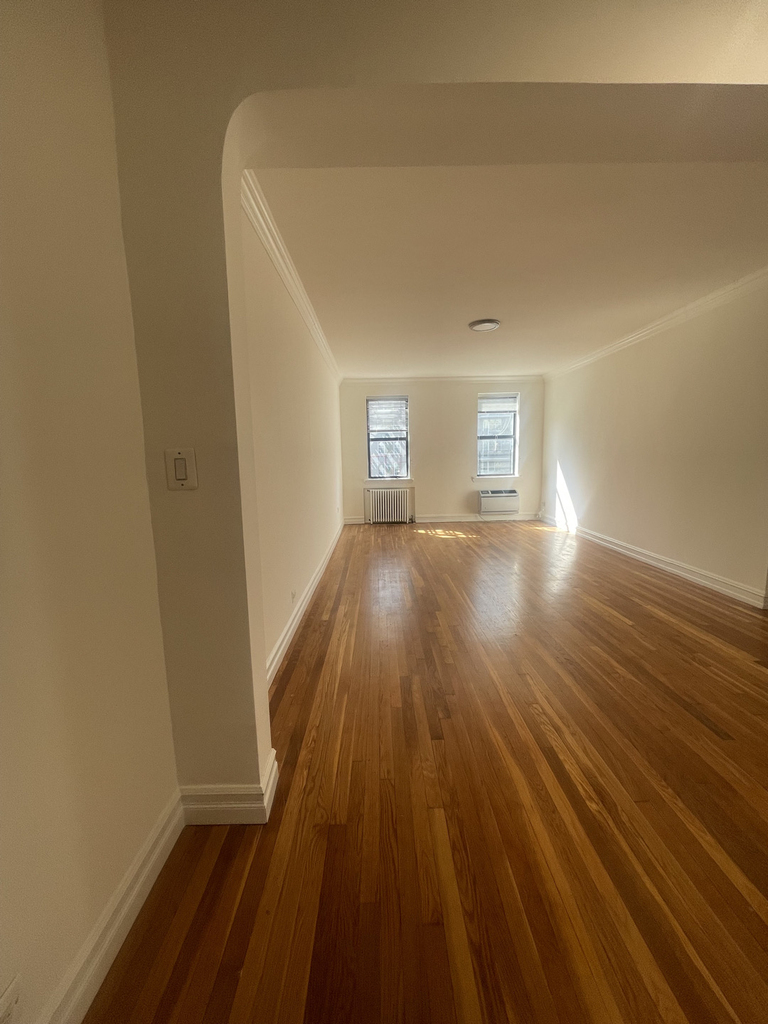 York Avenue - Photo 9