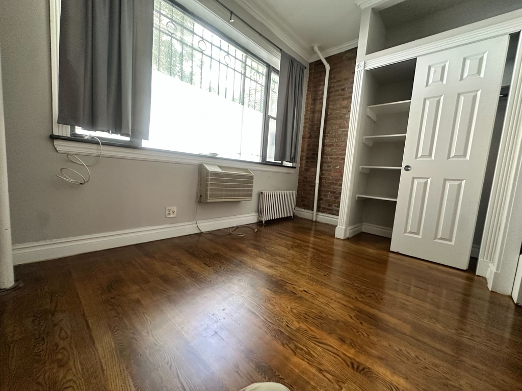 East 13th Street - Photo 4