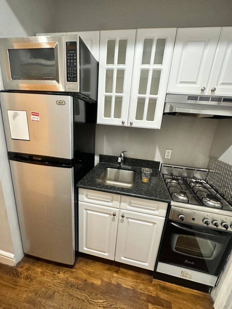 East 13th Street - Photo 6