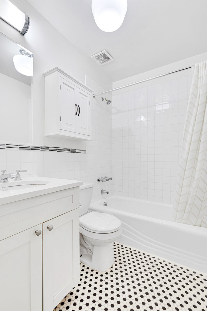 East 70th Street - Photo 6