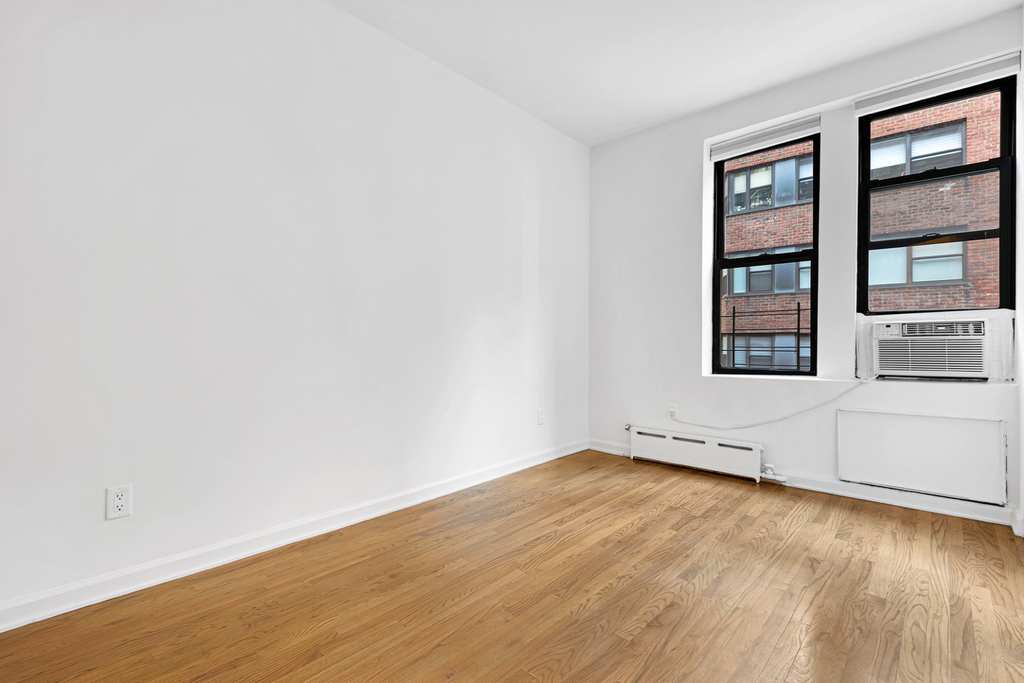 East 70th Street - Photo 4