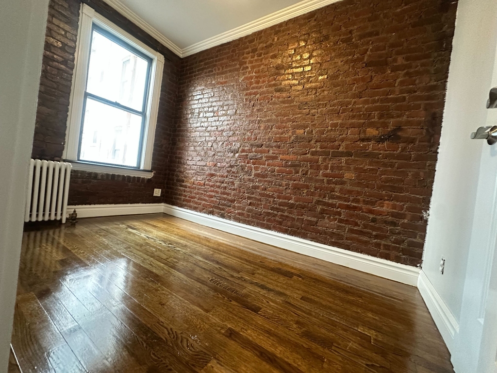 East 13th Street - Photo 4