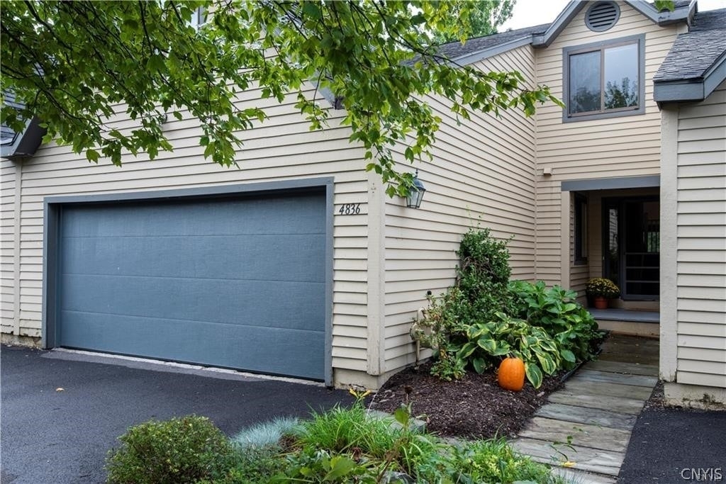 4836 Huntwood - Photo 0