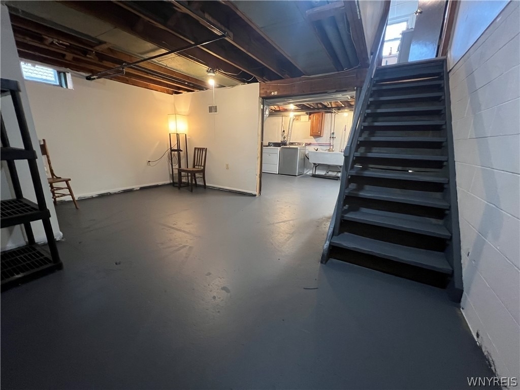 512 Cayuga Road - Photo 3