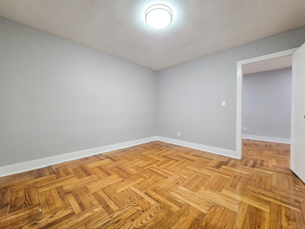 525-527 Riverdale Avenue - Photo 4