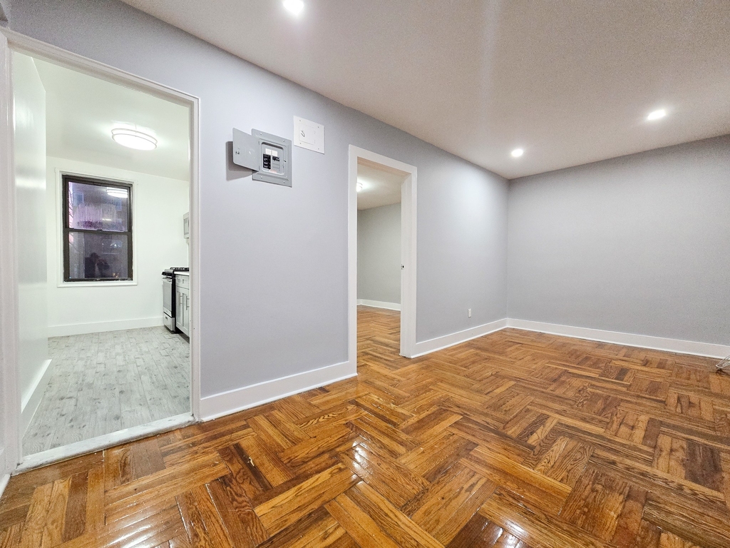 525-527 Riverdale Avenue - Photo 5