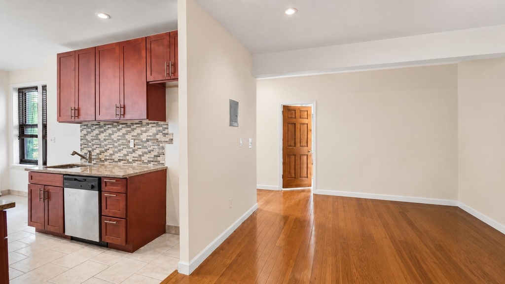 30 Dongan Place - Photo 1