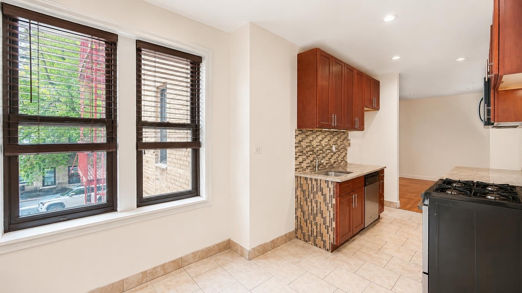 30 Dongan Place - Photo 7