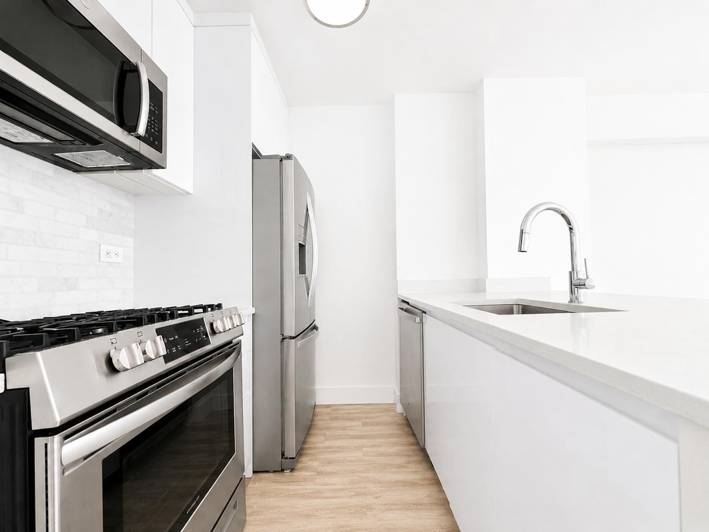 1735 York Avenue - Photo 4