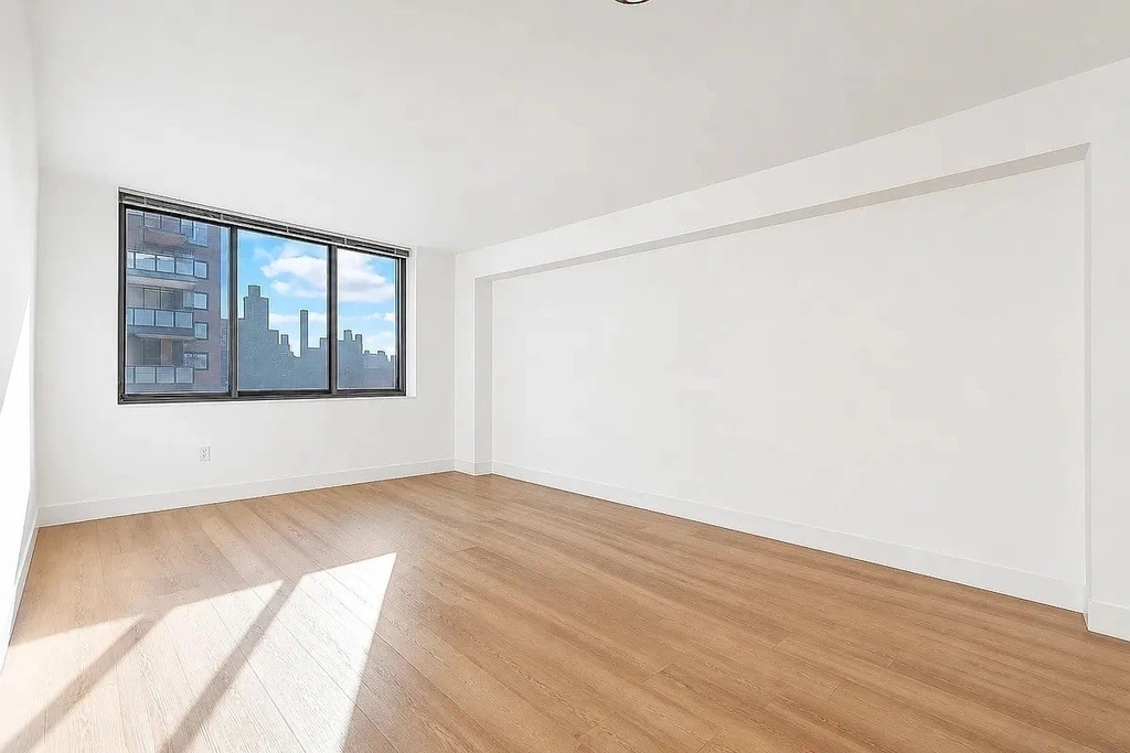 1735 York Avenue - Photo 3
