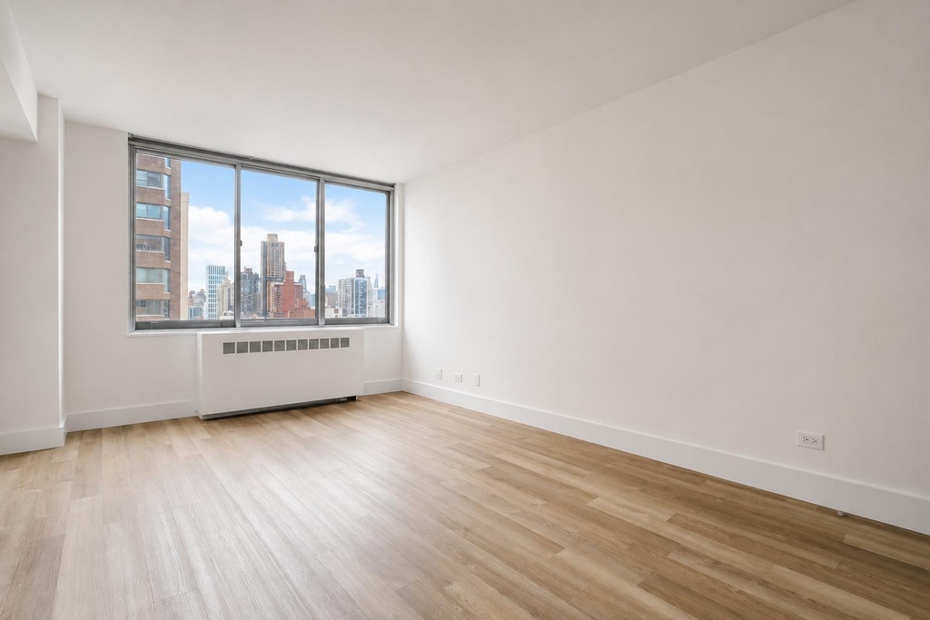 1735 York Avenue - Photo 3