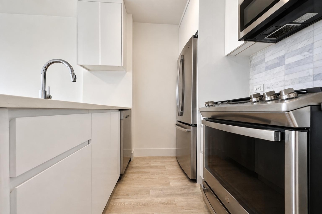 1735 York Avenue - Photo 4