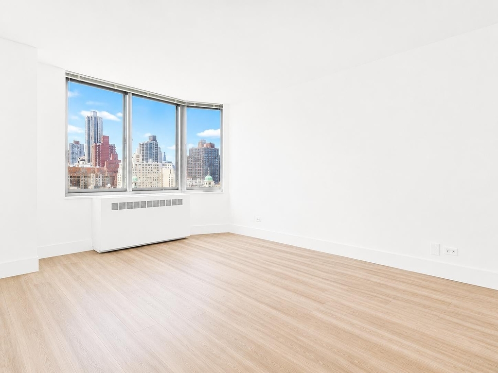 1735 York Avenue - Photo 4