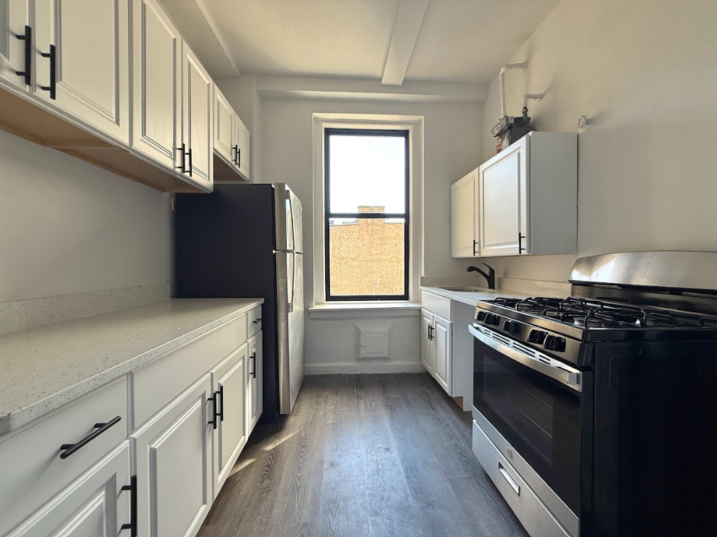 555 Edgecombe Avenue - Photo 2