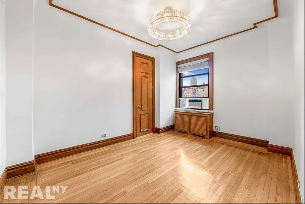 W End Ave - Photo 12