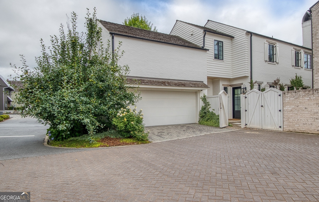 205 High Street - Photo 2