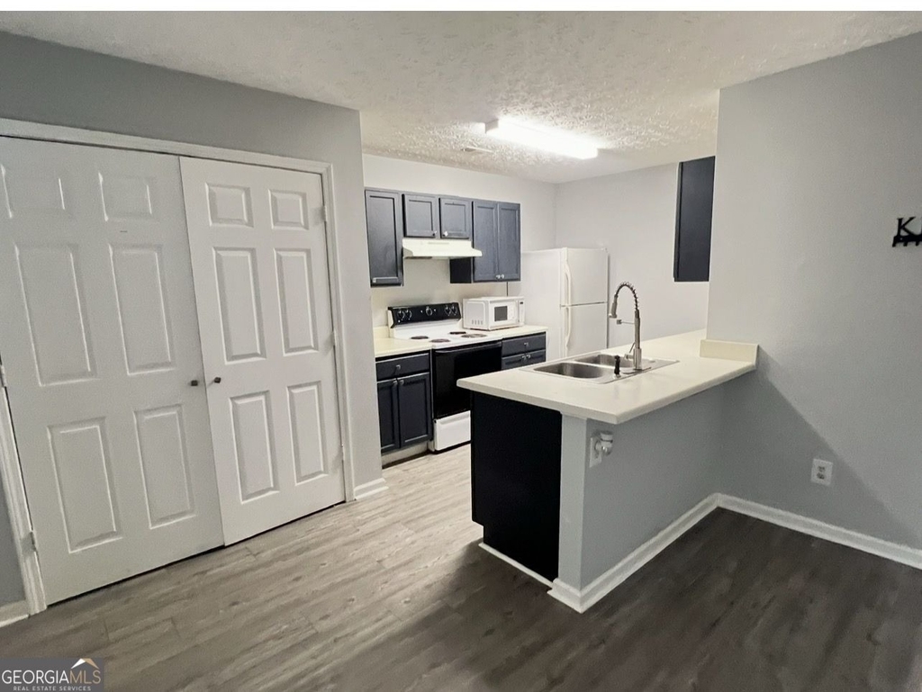 2279 Strathmoor Manor Drive - Photo 4