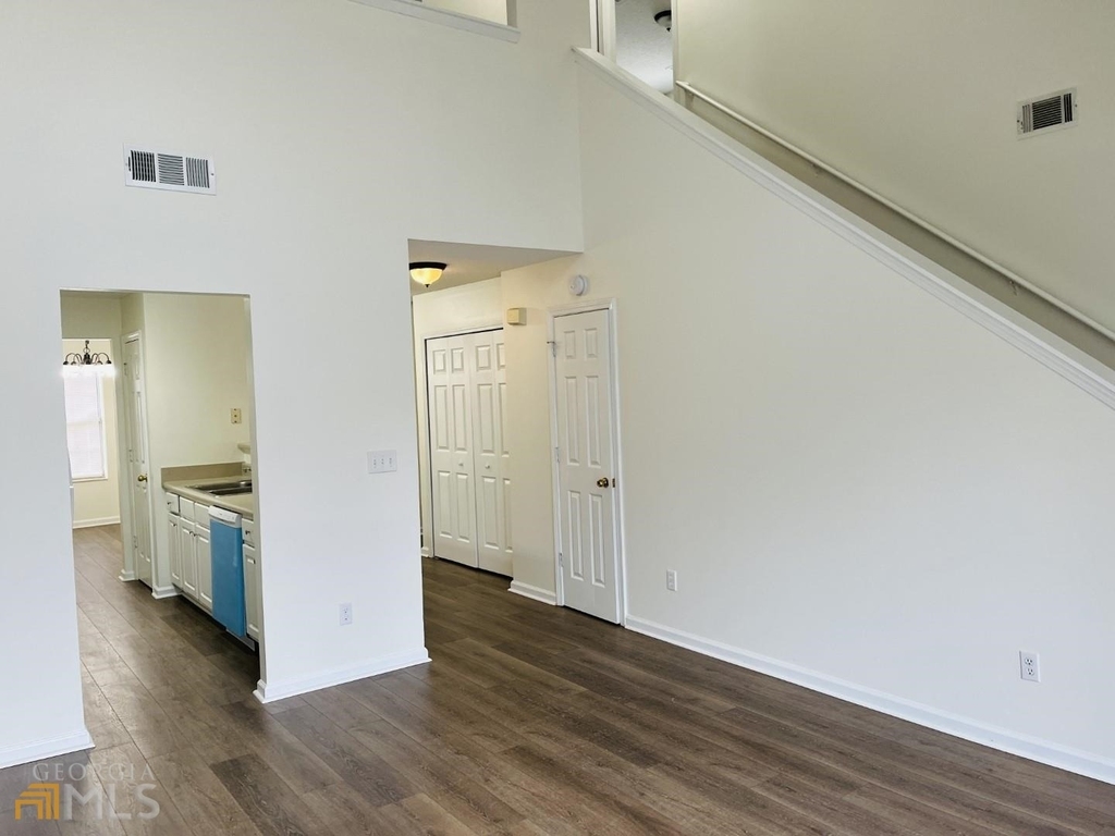 4037 Ravenwood Court - Photo 6