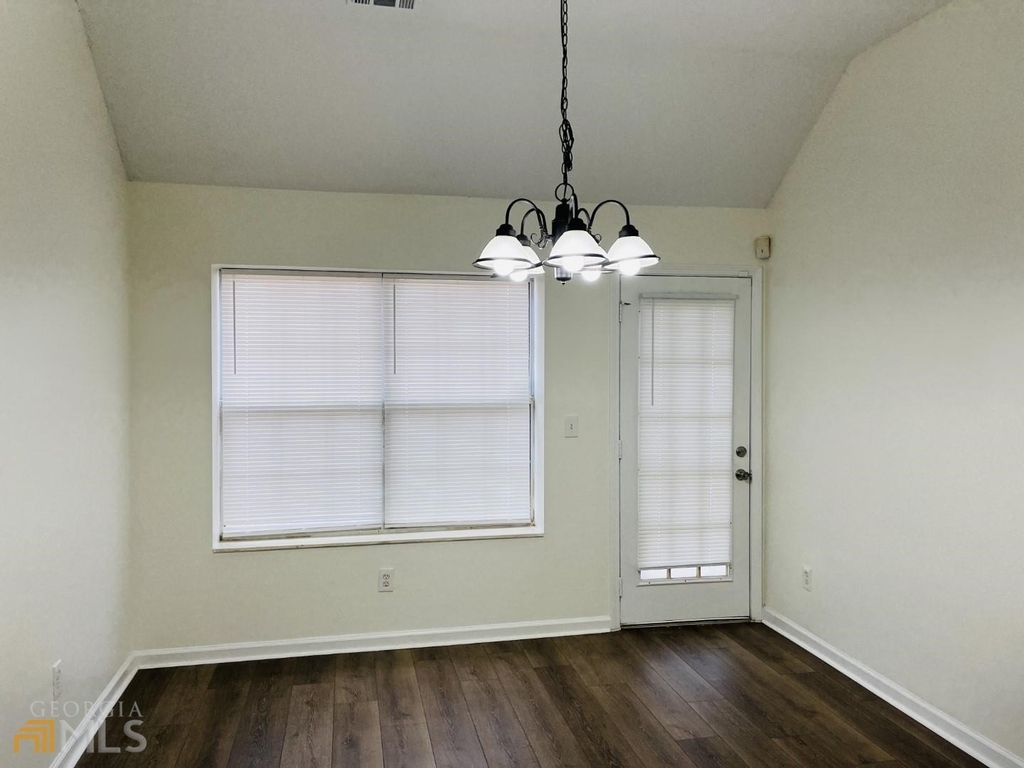 4037 Ravenwood Court - Photo 10