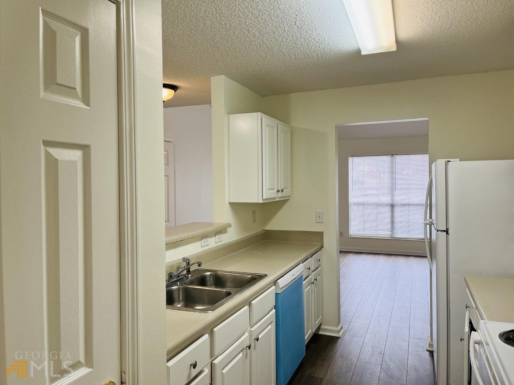4037 Ravenwood Court - Photo 9