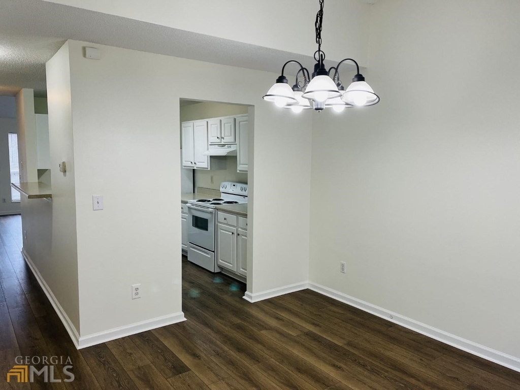 4037 Ravenwood Court - Photo 11
