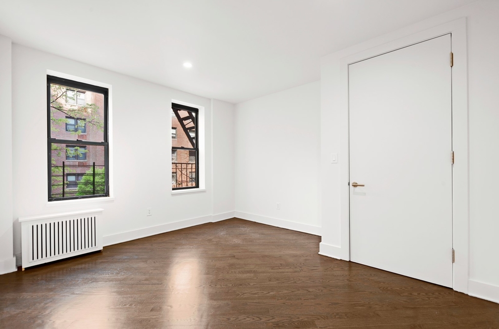 226 East 70th Street - Photo 5