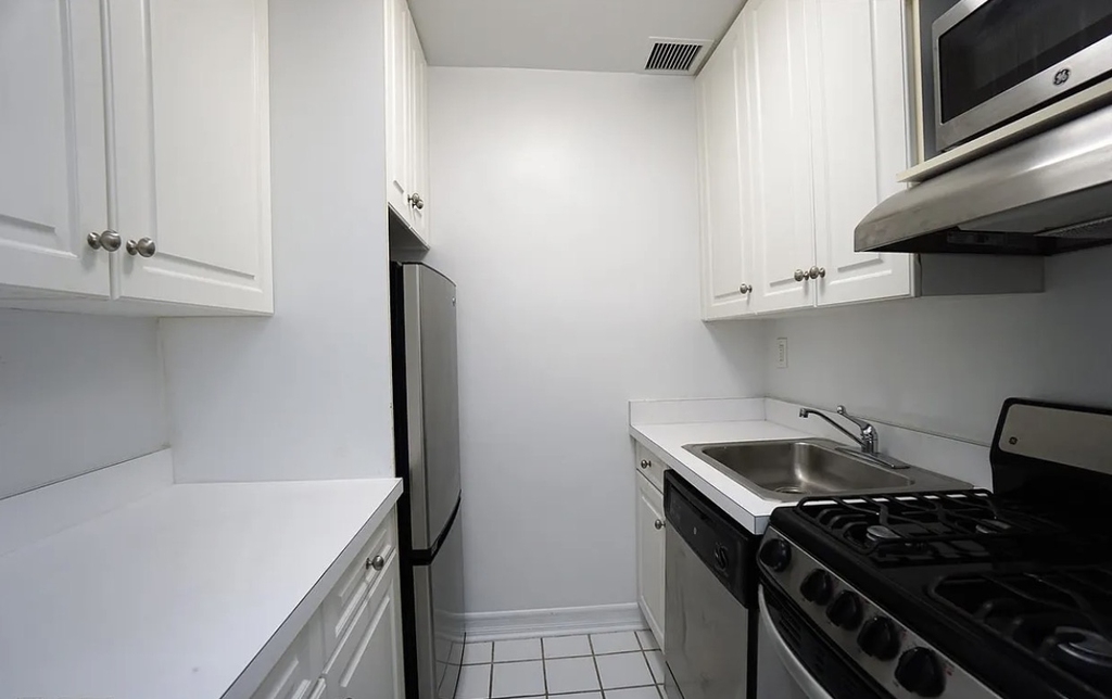 East 80th Street - Photo 1