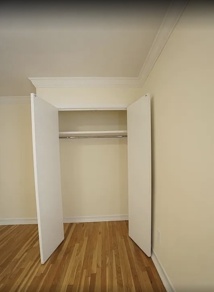 East 80th Street - Photo 4