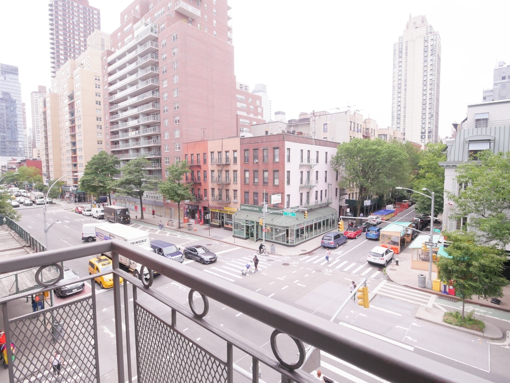 401 East 77th Street - Photo 5