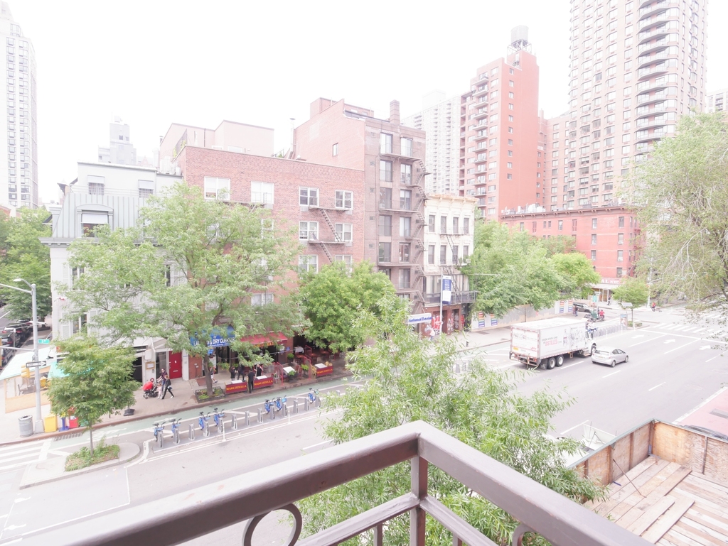 401 East 77th Street - Photo 4