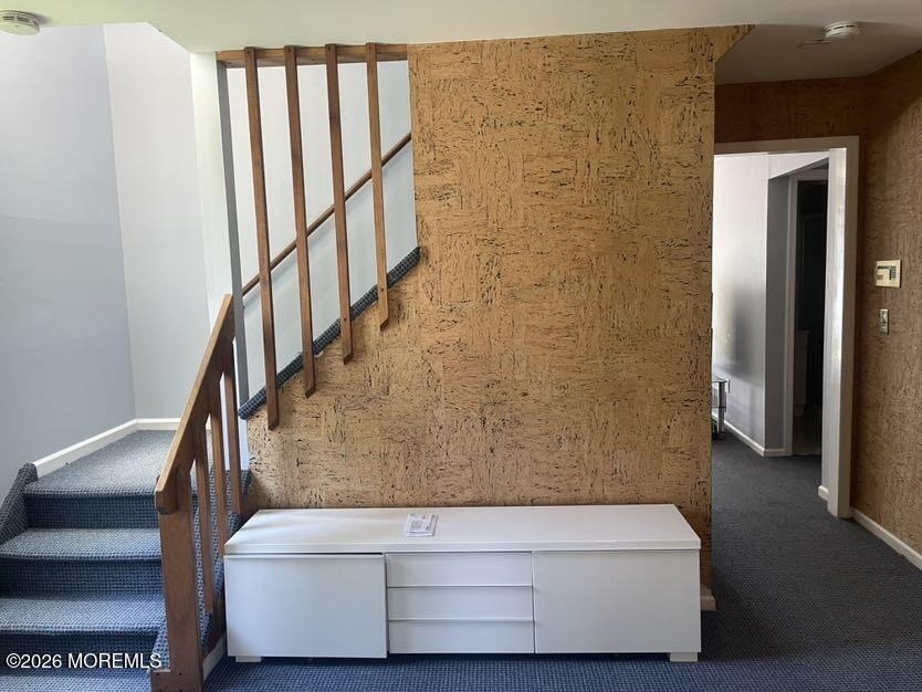 256 Lawrence Avenue - Photo 2