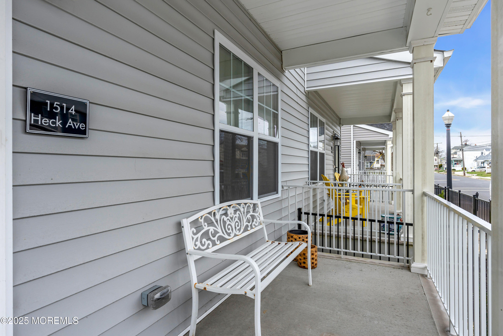 1514 Heck Avenue - Photo 1