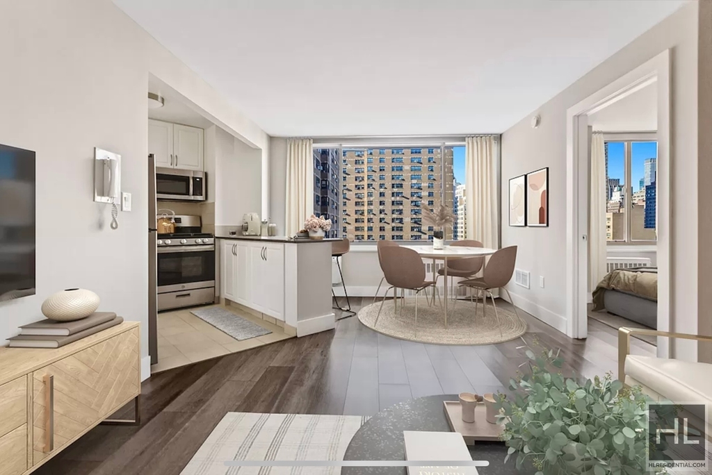 2nd Avenue - Photo 4