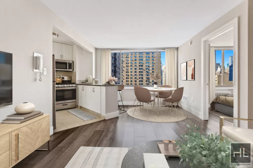 2nd Avenue - Photo 5