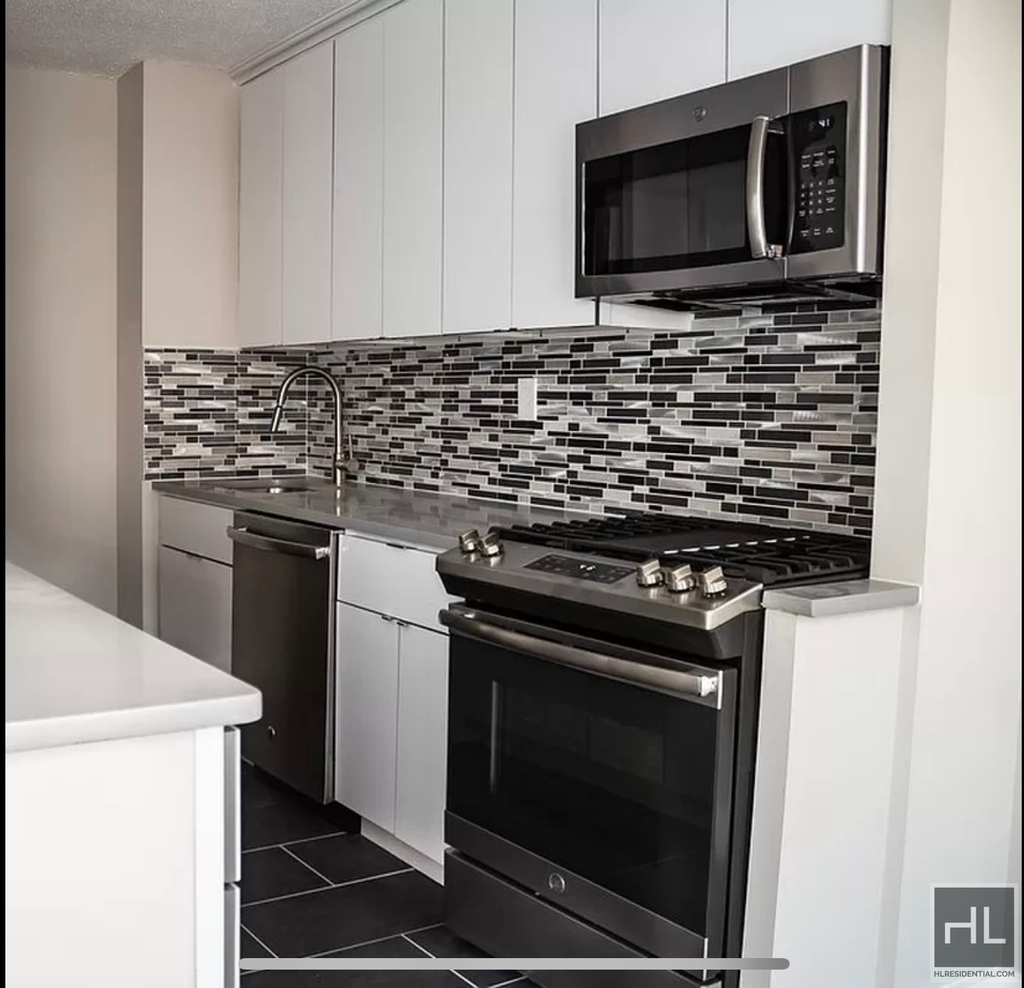 2nd Avenue - Photo 2