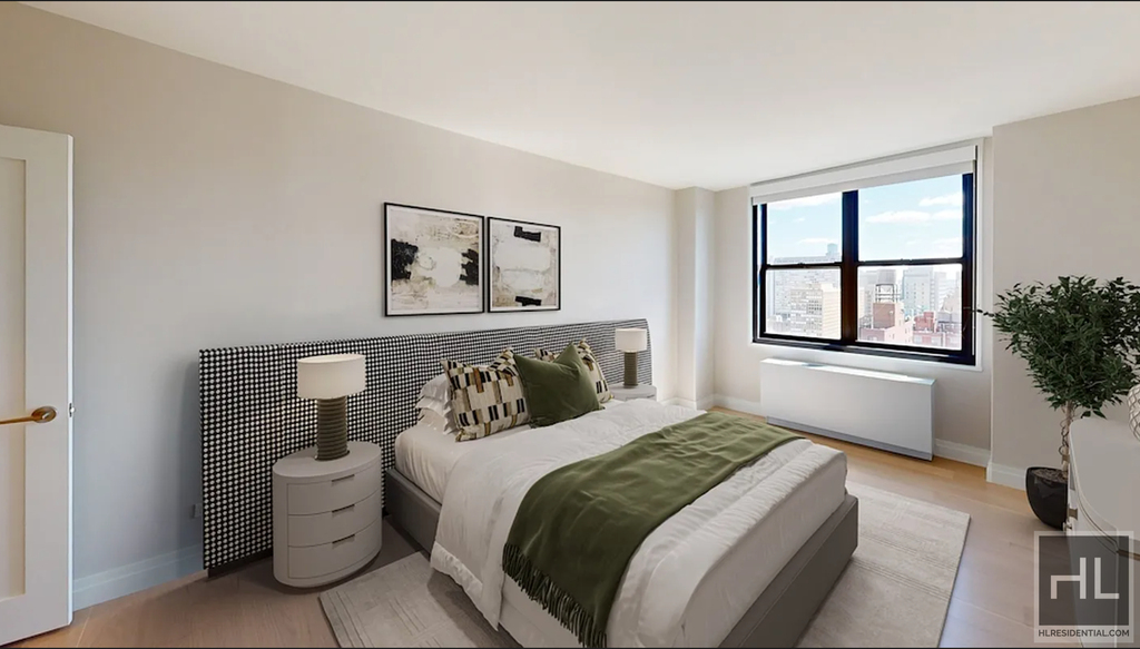 East 95th Street - Photo 2