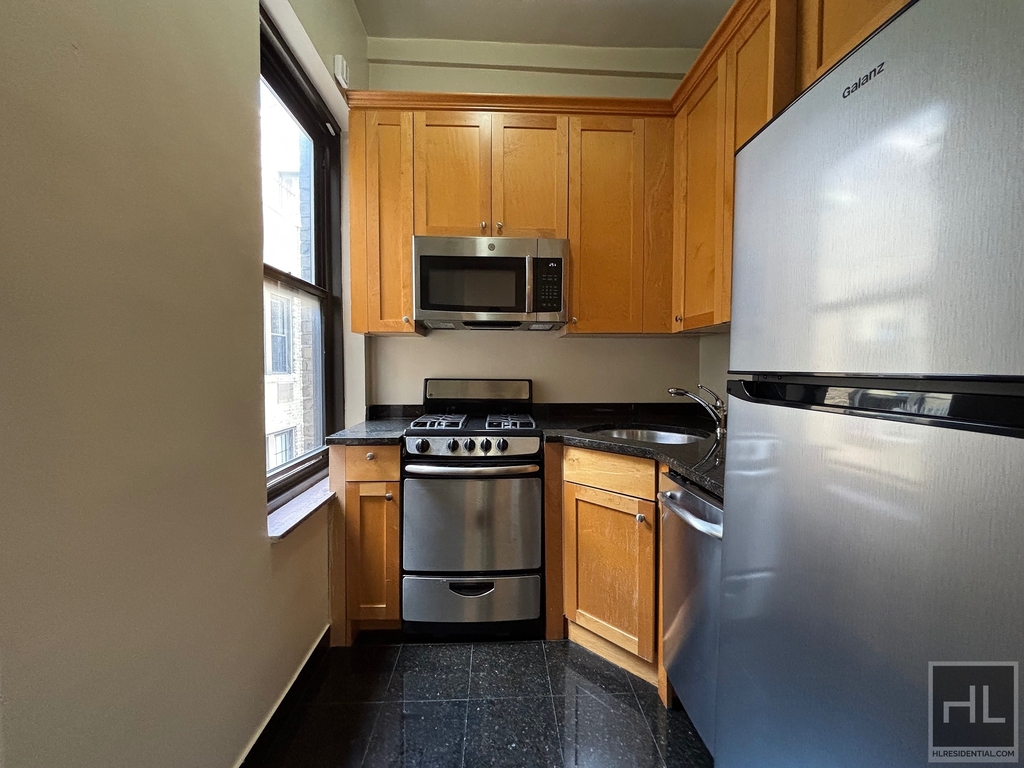 Second Avenue - Photo 3