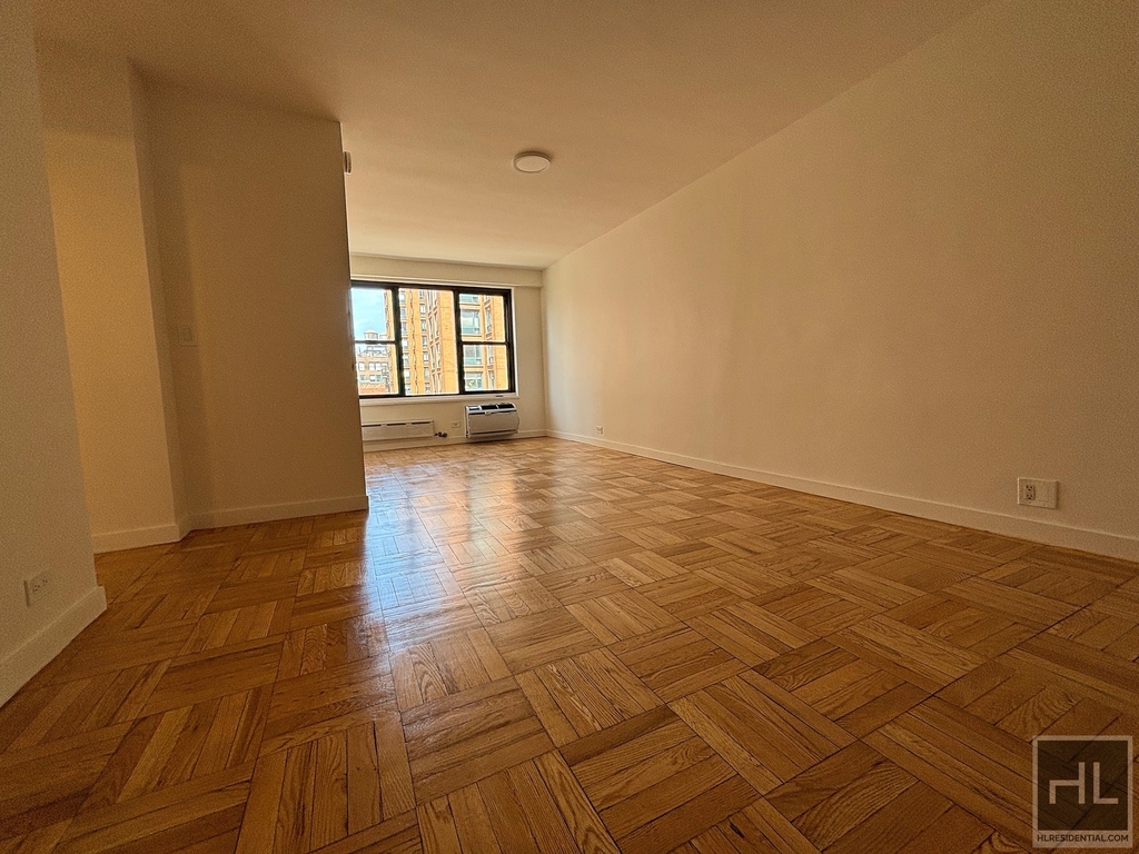 Fourth Ave - Photo 5