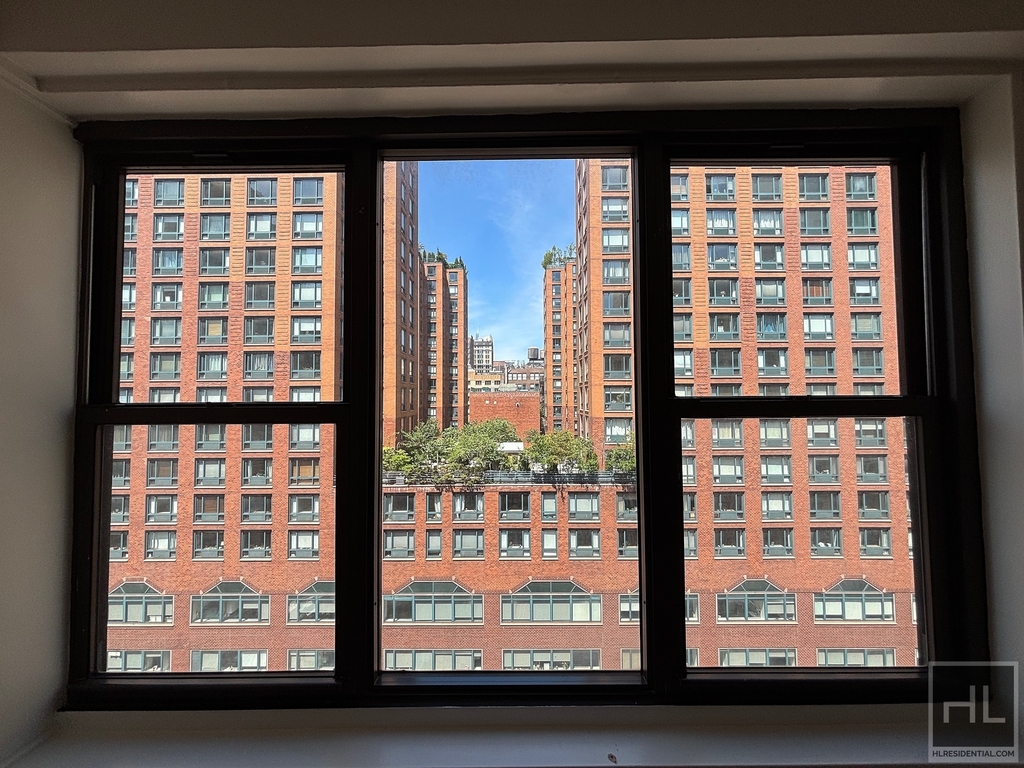 Fourth Ave - Photo 8