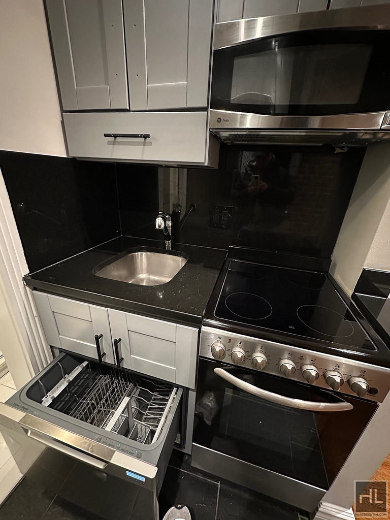 West 53 Street - Photo 4