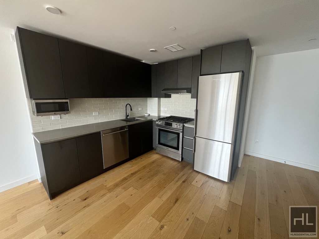 Northern Boulevard - Photo 1