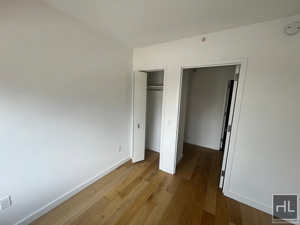 Northern Boulevard - Photo 8