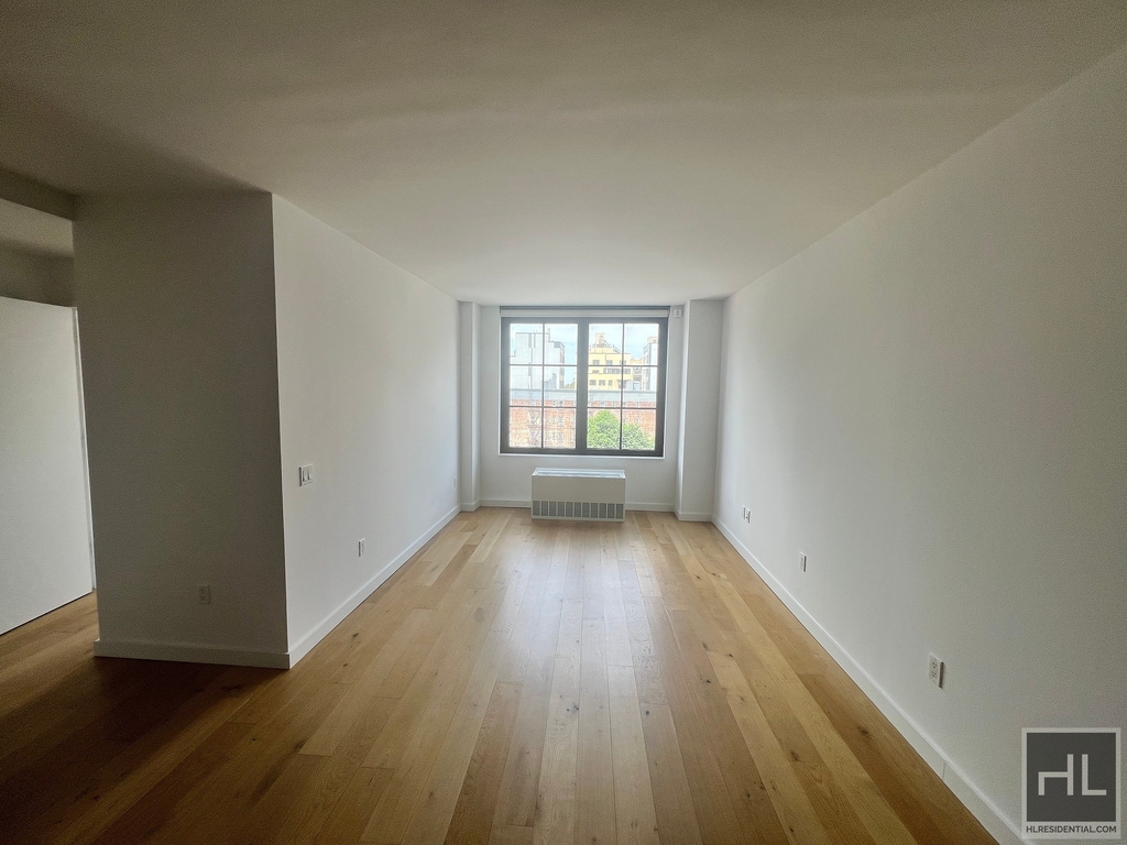 Northern Boulevard - Photo 4